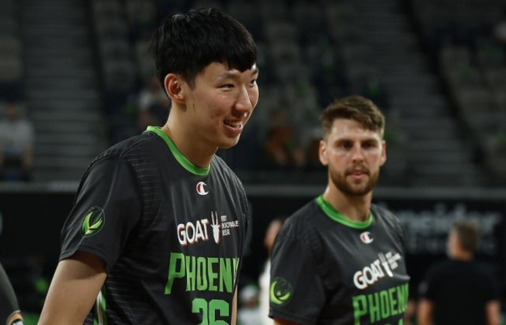 开云登录入口-马拉松夜战：渝州灰熊队鏖战齐鲁貔貅队，速度优势明显经验成为胜负手